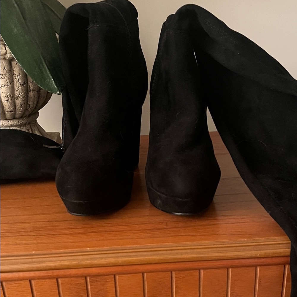 Black Thigh-High Women's Boots - Picture 5 of 6